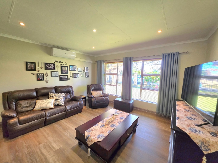 5 Bedroom Property for Sale in La Provance Free State